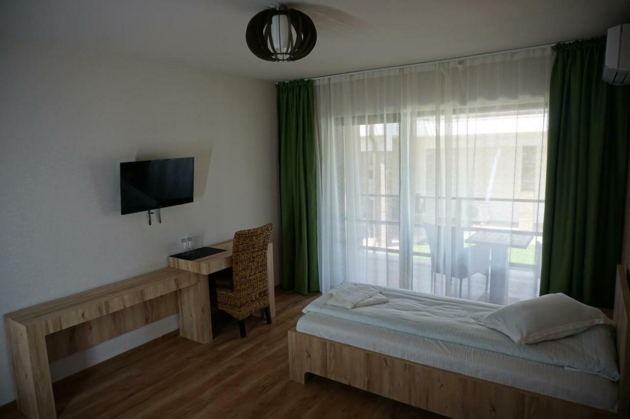 Pensiunea Patru Anotimpuri Sasca Romana ภายนอก รูปภาพ